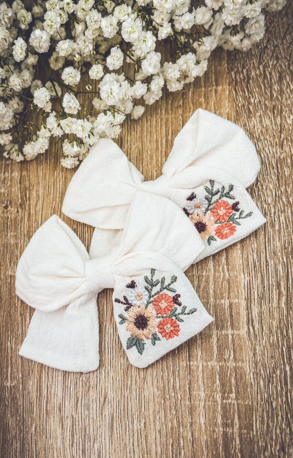 Adorable Embroidered Floral Bow Set - Image 5